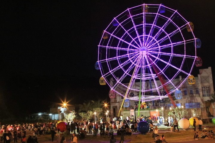 Ferris wheel terbesar dan tertinggi semarang ada di citragrand